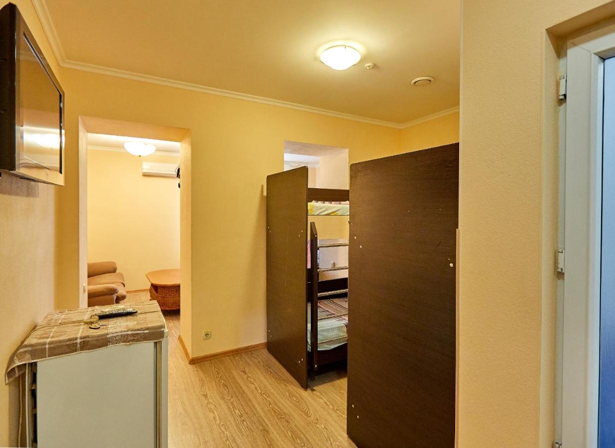 Hôtel Oasis à Odessa Extérieur photo